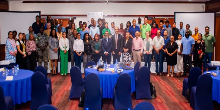 brownsberg workshop1 Het Brownsberg Natuurpark blijft een onmisbaar natuur- en cultuuricoon voor Suriname. Tijdens een workshop op 10 september kwamen overheid, NGO’s, de private sector en lokale gemeenschappen bijeen om gezamenlijke strategieën te ontwikkelen voor behoud en duurzaam beheer.