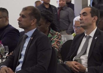 bruinings cop 30 Het ministerie van Olie, gas en Milieu wil de opbrengsten uit de olie- en gassector aanwenden voor de bescherming van de Surinaamse bossen. Dat benadrukte minister van Olie, Gas en Milieu, Patrick Brunnings, vrijdag tijdens de high level stakeholder consultatie ter voorbereiding op de 30e VN-klimaatconferentie, in Utopia Heritage. De conferentie dient als voorloper op de veelbelovende COP30, in Belém, Brazilië.