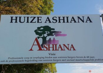 c255b48b 4a5b 0d56 5dac c7a8d1440e82 Het renovatieproject bij Huize Ashiana, dat onder de noemer Lobi 5 wordt uitgevoerd, verloopt volgens initiatiefnemer Aroen Bridgmohan “gestaag”. Bridgmohan: " Vanwege wijziging in de leiding zijn er enkele afspraken die herzien moeten worden." Toch is de bouw van een grote houten overkapping op het terrein van het bejaardentehuis per direct stopgezet...