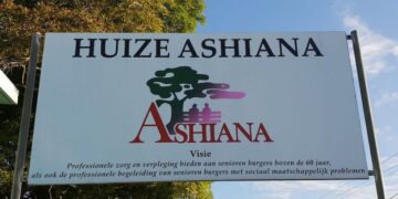 c255b48b 4a5b 0d56 5dac c7a8d1440e82 Het renovatieproject bij Huize Ashiana, dat onder de noemer Lobi 5 wordt uitgevoerd, verloopt volgens initiatiefnemer Aroen Bridgmohan “gestaag”. Bridgmohan: " Vanwege wijziging in de leiding zijn er enkele afspraken die herzien moeten worden." Toch is de bouw van een grote houten overkapping op het terrein van het bejaardentehuis per direct stopgezet...