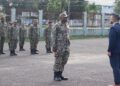 defensie bevordering Het ministerie van Defensie heeft vrijdag 71 militairen bevorderd naar een naast hogere rang. Tijdens de plechtigheid benadrukte minister Uraiqit Ramsaran dat de bevordering niet alleen een erkenning is van inzet en doorzettingsvermogen, maar ook een oproep tot grotere verantwoordelijkheid.
