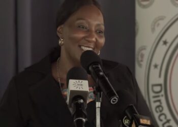diana pokie “Voor nu hebben we geen woonoplossing, omdat de afgelopen vijf jaren er niet gebouwd is voor de sociaal zwakkeren”, zei minister Diana Pokie van Sociale Zaken en Volkshuisvesting woensdag aan journalisten voor de aanvang van de vergadering van de Raad van Ministers.