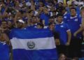 el Salvador suporters De FIFA heeft El Salvador bestraft met een boete van USD 62.715 en gedeeltelijke stadionleegte vanwege racistische uitlatingen van fans tegenover Surinaamse spelers op 8 september. Suriname won de wedstrijd met 1-2. Doelman Etienne Vaessen en bondscoach Stanley Menzo veroordeelden het gedrag scherp. De boete wordt besteed aan een antidiscriminatieplan.