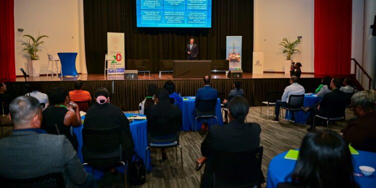 local content6 1536x1022 1 In het Assuria Event Center kwamen belanghebbenden uit de olie- en gassector bijeen voor de masterclass ‘Wegwijs in de local content-regelgeving voor olie en gas in Suriname’. De bijeenkomst was bedoeld om helderheid te verschaffen over de inhoud van local content en de manier waarop de regelgeving Surinaamse bedrijven in staat stelt actief bij te dragen aan de distributieketen binnen de sector.