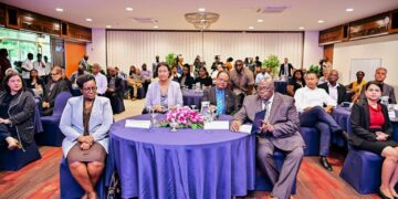 luchtvaartsector 1 1536x1022 1 Suriname is officieel gestart met het proces om de luchtvaartsector te versterken en van de EU-blacklist te halen. Tijdens de Civil Aviation Governance Workshop in Paramaribo benadrukte president Jennifer Simons dat veiligheid, modernisering en internationale samenwerking centraal staan in dit traject.