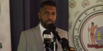 monorath 1 Minister Monorath deelt zijn zorgen over het tragische incident in Commewijne en benadrukt het belang van steun voor de gemeenschap. Lees verder voor meer informatie.