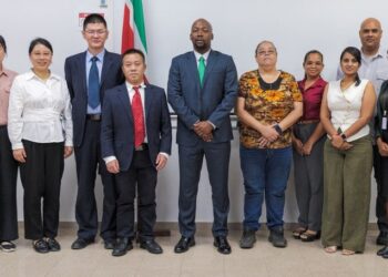 nh cgs Van 2 september tot en met 15 oktober 2025 brengt een delegatie van de China Geological Survey (CGS), onder leiding van Deputy Engineer General Jiang Ren, een officieel werkbezoek aan Suriname...