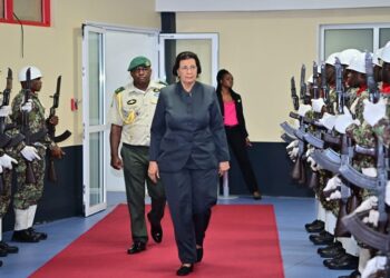 president Simons richting VN President Jennifer Geerlings-Simons is door het internationale tijdschrift TIME opgenomen in de lijst TIME100 Climate, een overzicht van de 100 meest invloedrijke klimaatleiders van dit moment. De Surinaamse president wordt daarin geprezen om haar koers op het gebied van bosbescherming, inheemse landrechten en klimaatfinanciering, slechts enkele maanden na haar aantreden...