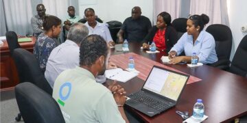 ro ci Conservation International Suriname (CI) heeft dinsdag 2 september een kennismakingsbezoek gebracht aan minister Miquella Huur van Regionale Ontwikkeling (RO). Tijdens de ontmoeting stond de verkenning van gezamenlijke projecten in rurale gebieden centraal...