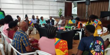 sessie1 De Stichting Saamaka un Zunta ko a Wan noemt het jongerencongres dat onlangs is gehouden geslaagd. Lenie Josafath, bestuurslid van de stichting, is zeer tevreden over de opkomst en het verloop van het congres. “Zo een congres is niet iets waarvan je de vruchten vanmiddag al zal zien. De vruchten zal je pas na een poos zien. Maar die mindshift begint al op gang te komen. Ik denk dat de mensen die vandaag hier zijn heel veel hebben kunnen meenemen.”..