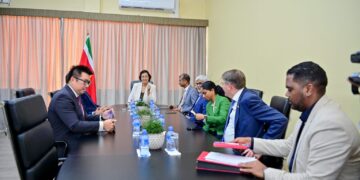 staatsolie 5 1536x1022 1 President Jennifer Simons heeft maandag 8 september op het Kabinet van de President een delegatie ontvangen van het Maleisische staatsoliebedrijf Petronas, geleid door Mohd Jukris Abdul Wahab, Executive Vice-president & CEO Upstream. Bij de ontmoeting waren ook minister Patrick Brunnings van Olie, Gas en Milieu (OGM) en Staatsolie-directeur Annand Jagesar aanwezig...