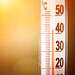 Ministerie waarschuwt voor risico’s extreme hitte: ‘Let’s Beat the Heat!’ 9 heat wave and thermometer showing for high temperature