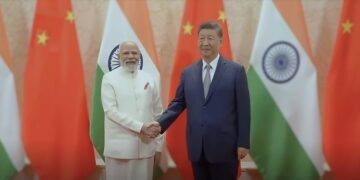 xi jin pin modi India en China zijn ontwikkelingspartners en geen rivalen, aldus premier Narendra Modi en president Xi Jinping tijdens hun historische ontmoeting zondag. Modi bezoekt China voor het eerst in zeven jaar voor een bijeenkomst van de Shanghai Cooperation Organisation.