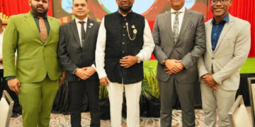 2 Minister Andrew Baasaron (EZOTI) nam in Georgetown deel aan het galadiner ter afsluiting van de International Business Conference (IBC) 2025. De ontmoeting benadrukte de hechte relatie tussen Suriname en Guyana en de gezamenlijke inzet om handel, toerisme en industrie te versterken.