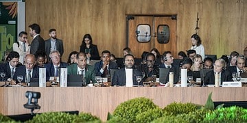 2025.10.13 14 Pre COP30 meeting Brazilie Minister Brunings 11 1536x1152 1 Minister Patrick Brunings (Olie, Gas en Milieu) nam van 12 tot en met 14 oktober 2025 deel aan de ministeriële Pre-COP 30 in Brasília. Suriname benadrukte daar zijn groene profiel, koppeling van olie-inkomsten aan duurzame ontwikkeling en inzet voor een rechtvaardige transitie.