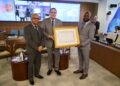 557425586 1209535877875380 1610604184298456928 n Suriname is als eerste land in het Amazonegebied officieel malariavrij verklaard door de WHO en PAHO. Minister André Misiekaba ontving het certificaat in Washington. De uitroeiing is het resultaat van jarenlange inzet, vroege diagnose, voorlichting en internationale samenwerking. Suriname blijft waakzaam en streeft naar een malariavrije regio en wereld.