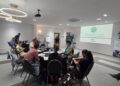 557620717 882279524958252 879324256203441868 n Suriname heeft recentelijk als gastland gefungeerd voor een internationale workshop gericht op de bescherming van kustvogels in de regio. De tweedaagse bijeenkomst, gehouden van 30 september tot en met 1 oktober 2025, bracht deskundigen samen uit onder meer Guyana, Frans-Guyana, Canada, de Verenigde Staten en Europa...
