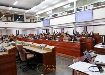 558890860 836058722149239 8468091801446626302 n De Nationale Assemblee heeft dinsdagavond met 36 stemmen vóór de wijziging van de Wet op de Staatsschuld aangenomen. Opvallend: ook de VHP-fractie steunde het ontwerp, dat na stevige debatten is aangepast om zorgen van coalitie, oppositie en maatschappelijke groepen te adresseren...