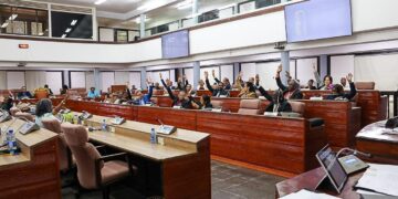 558890860 836058722149239 8468091801446626302 n De Nationale Assemblee heeft dinsdagavond met 36 stemmen vóór de wijziging van de Wet op de Staatsschuld aangenomen. Opvallend: ook de VHP-fractie steunde het ontwerp, dat na stevige debatten is aangepast om zorgen van coalitie, oppositie en maatschappelijke groepen te adresseren...