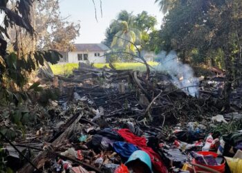 560380270 649709611553219 7541409894018847214 n De politie van bureau Paradise rukte na een melding uit en trof bij aankomst de eigenaar, aangeduid als G.N., ter plaatse aan. De woning stond toen al in lichterlaaie en bleek niet meer te redden. Het huis is volledig in de as gelegd.