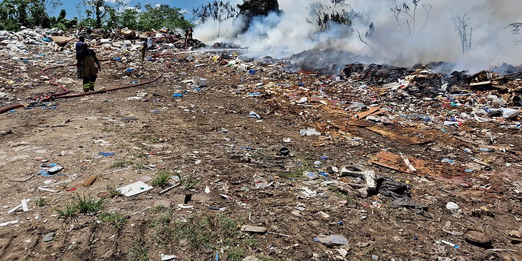 Brand vuilstortplaats Charlesburg na vijf dagen onder controle 1 571771553 831786812554091 3660709466539936846 n De brand op de eerste vuilstortplaats te Charlesburg, die al sinds woensdag hevige rookoverlast veroorzaakte, is na ruim vijf dagen grotendeels onder controle. De brandweer is nog tot laat in de avond bezig met het afblussen en afdekken van resterende brandhaarden...