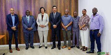 CASAS 1 De Civil Aviation Safety Authority Suriname (CASAS) heeft een nieuwe Raad van Commissarissen (RvC). Eric Goede is benoemd tot president-commissaris en zal de raad de komende drie jaar leiden. De installatie vond vrijdag 31 oktober 2025 plaats op het Kabinet van de President.