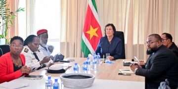 COL President Jennifer Simons heeft dinsdag 7 oktober een kennismakings- en verkennend overleg gevoerd met de Confederatie voor Organisaties van Landsdienaren (COL). Het gesprek draaide om actuele knelpunten bij landsdienaren en de bereidheid om constructief bij te dragen aan regeringsbeleid...