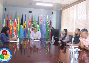 IMG 1147 1536x1024 1 EZOTI-minister Andrew Baasaron en de Surinaamse ambassadeur bij CARICOM, Chairmé Haakmat-Konigferander, hebben een voorgesprek gevoerd over de CARICOM Industrial Policy. Suriname trekt dit regionale traject, dat in oktober 2025 aan de Council for Trade and Economic Development (COTED) zal worden gepresenteerd, met focus op duurzame industrialisatie en regionale synergie.