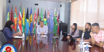 IMG 1147 1536x1024 1 EZOTI-minister Andrew Baasaron en de Surinaamse ambassadeur bij CARICOM, Chairmé Haakmat-Konigferander, hebben een voorgesprek gevoerd over de CARICOM Industrial Policy. Suriname trekt dit regionale traject, dat in oktober 2025 aan de Council for Trade and Economic Development (COTED) zal worden gepresenteerd, met focus op duurzame industrialisatie en regionale synergie.