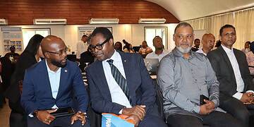 IMG 1704 Copy Copy Minister André Misiekaba heeft maandag 6 oktober 2025 de vierdaagse One Health-workshop over hoogpathogene vogelgriep (HPAI) geopend. Doel: nationale paraatheid toetsen, sectoroverschrijdende samenwerking versterken en uit praktijkervaringen leren om een mogelijke uitbraak effectief te beheersen.