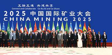 Image 20251026203212 94 7 Een delegatie van het Ministerie van Natuurlijke Hulpbronnen (NH), onder leiding van minister David Abiamofo, heeft van 21 tot en met 26 oktober een werkbezoek gebracht aan China. Het bezoek stond in het teken van duurzame mijnbouw, strengere handhaving en nieuwe investeringskansen voor Suriname.