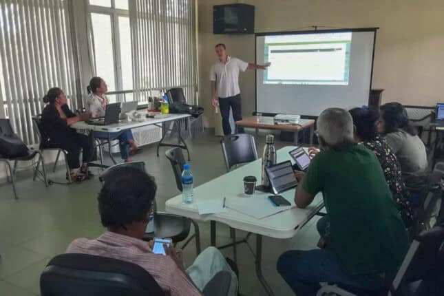 LVV1 Het directoraat Veeteelt van het ministerie van Landbouw, Veeteelt en Visserij (LVV) voert een nieuw Surveillance Programma in om dierziekten sneller te signaleren en te bestrijden. Het programma moet zowel de voedselzekerheid als de exportpositie van Suriname beschermen.