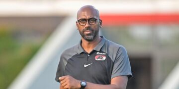 Mark de vries Uma Natio De Surinaamse Voetbal Bond (SVB) heeft Mark de Vries benoemd tot bondscoach van Natio Uma, de nationale vrouwenploeg. De selectie start morgen een trainingskamp in Nederland ter voorbereiding op de WK-kwalificatiewedstrijden die volgende maand beginnen.