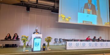 Parmessar deelt visie op humanitaire waarden bij IPU in Geneve Suriname draagt humanitaire waarden uit in woord én daad, zei drs. Rabindre Parmessar op 20 oktober 2025 tijdens de 151ste Algemene Vergadering van de Interparlementaire Unie (IPU) in Genève. Hij riep op tot versterking van dialoog, waardigheid en inclusie wereldwijd.