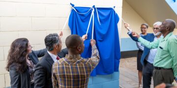 STS 2 oplevering 1 Het gebouw van de Surinaamse Technische School (STS-II), naast het NATIN, is volledig gerenoveerd en op 9 oktober 2025 officieel opgeleverd. De investering van USD 330.000 komt van Staatsolie en offshore-partners en moet honderden techniekstudenten een moderne leeromgeving bieden.