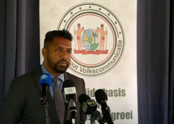 Screenshot 2025 10 02 161942 Minister Harish Monorath van Justitie en Politie heeft het verzoek van 16 gevangenen om in aanmerking te komen voor goedgedrag, daarbij vroegtijdig in vrijgesteld te worden, afgekeurd. “Dit zal niet meer gebeuren”, zei de bewindsman woensdag aan journalisten voor de aanvang van de Raad van Ministers...