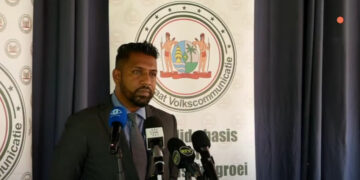 Screenshot 2025 10 02 161942 Minister Harish Monorath van Justitie en Politie heeft het verzoek van 16 gevangenen om in aanmerking te komen voor goedgedrag, daarbij vroegtijdig in vrijgesteld te worden, afgekeurd. “Dit zal niet meer gebeuren”, zei de bewindsman woensdag aan journalisten voor de aanvang van de Raad van Ministers...