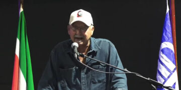 Ramon Abrahams, ondervoorzitter en oud leger kamerraad van Desi Bouterse tijdens de herdekingsdienst