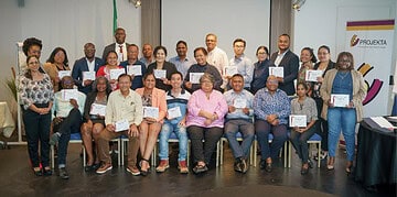 Screenshot 2025 10 23 160725 1 Drieëntwintig DNA-leden uit verschillende fracties volgden op vrijdag 17 oktober 2025 een interactieve training van Stichting Projekta en het ministerie van Binnenlandse Zaken. Doel: de Staatsbegroting 2026 toetsen op effecten voor verschillende groepen via een ‘genderlens’.