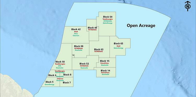 Suriname Offshore Acreage Blocks Map 081025 Chevron Suriname Exploration start deze maand met de exploratieboring Korikori-1 in het ondiepe offshoregebied van Suriname. Het boorplatform Noble Regina Allen wordt in de eerste helft van oktober verwacht. De werkzaamheden duren circa negentig dagen en moeten de aanwezigheid van olie en gas bevestigen...