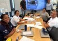TotalEnergies e1759365789651 TotalEnergies Suriname heeft haar tweede technische training in Paramaribo georganiseerd ter voorbereiding op de offshore-operaties van het Gran Morgu-project. Het programma richtte zich op de interpretatie van FPSO-processen en schema’s en moet Surinaamse ingenieurs klaarstomen voor de toekomstige olieproductie op zee...