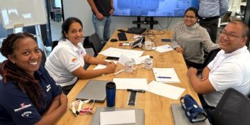 TotalEnergies e1759365789651 TotalEnergies Suriname heeft haar tweede technische training in Paramaribo georganiseerd ter voorbereiding op de offshore-operaties van het Gran Morgu-project. Het programma richtte zich op de interpretatie van FPSO-processen en schema’s en moet Surinaamse ingenieurs klaarstomen voor de toekomstige olieproductie op zee...