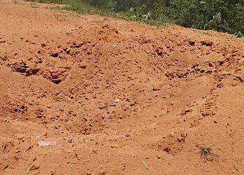 Vliegtuig 2 Het Justitieel Interventie Team (JIT) heeft op woensdag 25 september wederom een illegale landingsbaan in het binnenland van Suriname buiten gebruik gesteld. De actie vond plaats in opdracht van de Procureur-Generaal en werd uitgevoerd met ondersteuning van het Nationaal Leger...