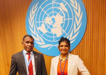 WhatsApp Image 2025 10 01 at 11.59.17 PM James Finies en Davika Bissessar-Shaw ontvangen de prestigieuze 'Gustavo Carvajal Moreno, Boodschapper van de Vrede'-medaille van COPPPAL voor hun vreedzame strijd voor het zelfbeschikkingsrecht van Bonaire. COPPPAL prijst hun inzet tegen kolonialisme en voor mensenrechten. De onderscheiding wordt in november uitgereikt tijdens een top in de Dominicaanse Republiek.