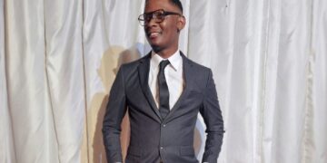 WhatsApp Image 2025 10 01 at 21.00.02 In een tijdperk waarin social media vaak wordt geassocieerd met entertainment en oppervlakkige trends, is er één content creator die dat beeld doorbreekt. “De Ondernemer”, gebruikt zijn platform om sociale en maatschappelijke misstanden in Suriname aan het licht te brengen...