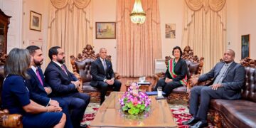 WhatsApp Image 2025 10 08 at 16.04.32 1536x988 1 President Jennifer Simons heeft woensdag 8 oktober 2025 op het kabinet van de President de geloofsbrieven ontvangen van de niet-residerende ambassadeurs van België en de Dominicaanse Republiek en de vertegenwoordiger van de Europese Unie. Er is gesproken over intensievere samenwerking en investeringen...