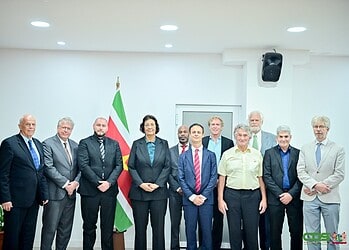 WhatsApp Image 2025 10 23 at 3.40.21 PM 1536x1022 1 Leden van Vrijmetselaarsloge Kennemerland uit Haarlem hebben donderdag 23 oktober 2025 een kennismakingsbezoek gebracht aan president Jennifer Simons.