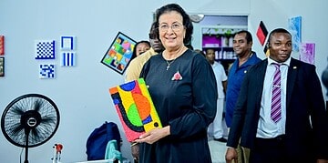 WhatsApp Image 2025 10 30 at 7.21.51 PM 1 President Jennifer Simons heeft op donderdag 30 oktober 2025 een werkbezoek gebracht aan vier instellingen die zorg en onderwijs bieden aan kinderen met een speciale hulpvraag. Ze benadrukte daarbij dat deze kinderen volwaardig moeten kunnen meedoen in de Surinaamse samenleving en recht hebben op een menswaardig bestaan.