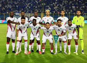 aEttN7NJEFaPX7h6 DIRECTSurinametreftopnieuwElSalvadorinpittigepouleA 002 Het was meer dan zomaar een overwinning. Toen Suriname op 8 september met 2 – 1 van El Salvador won, gebeurde er iets wat verder ging dan drie punten. Op vreemde bodem, tussen vijandig publiek en racistische spreekkoren, bleef Natio kalm.