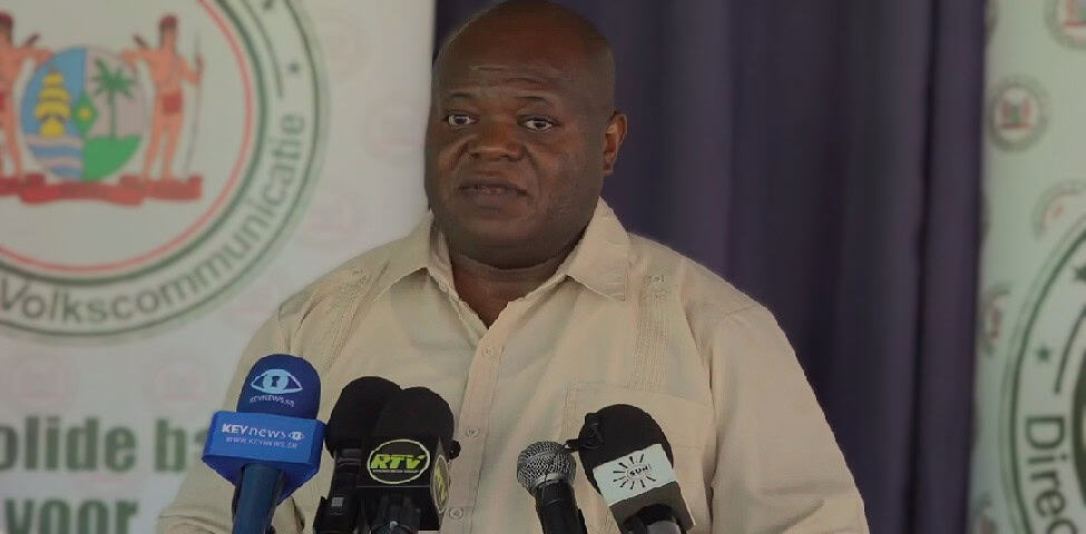 bee rvm De onderstand voor gepensioneerden landsdienaren wordt verhoogd naar SRD 2200. Dit maakte minister Marinus Bee van Binnenlandse Zaken onlangs bekend.